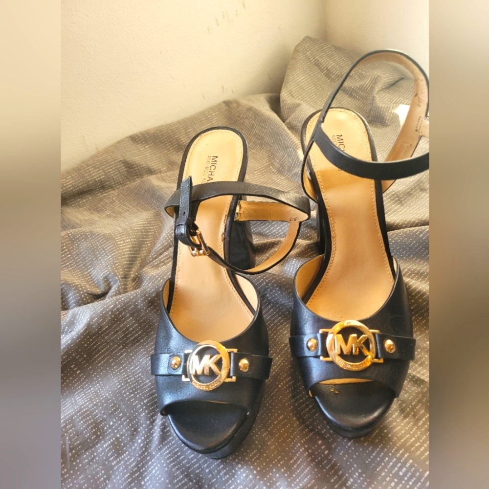 Michael Kors Racquel Platform black size 10. Great condition